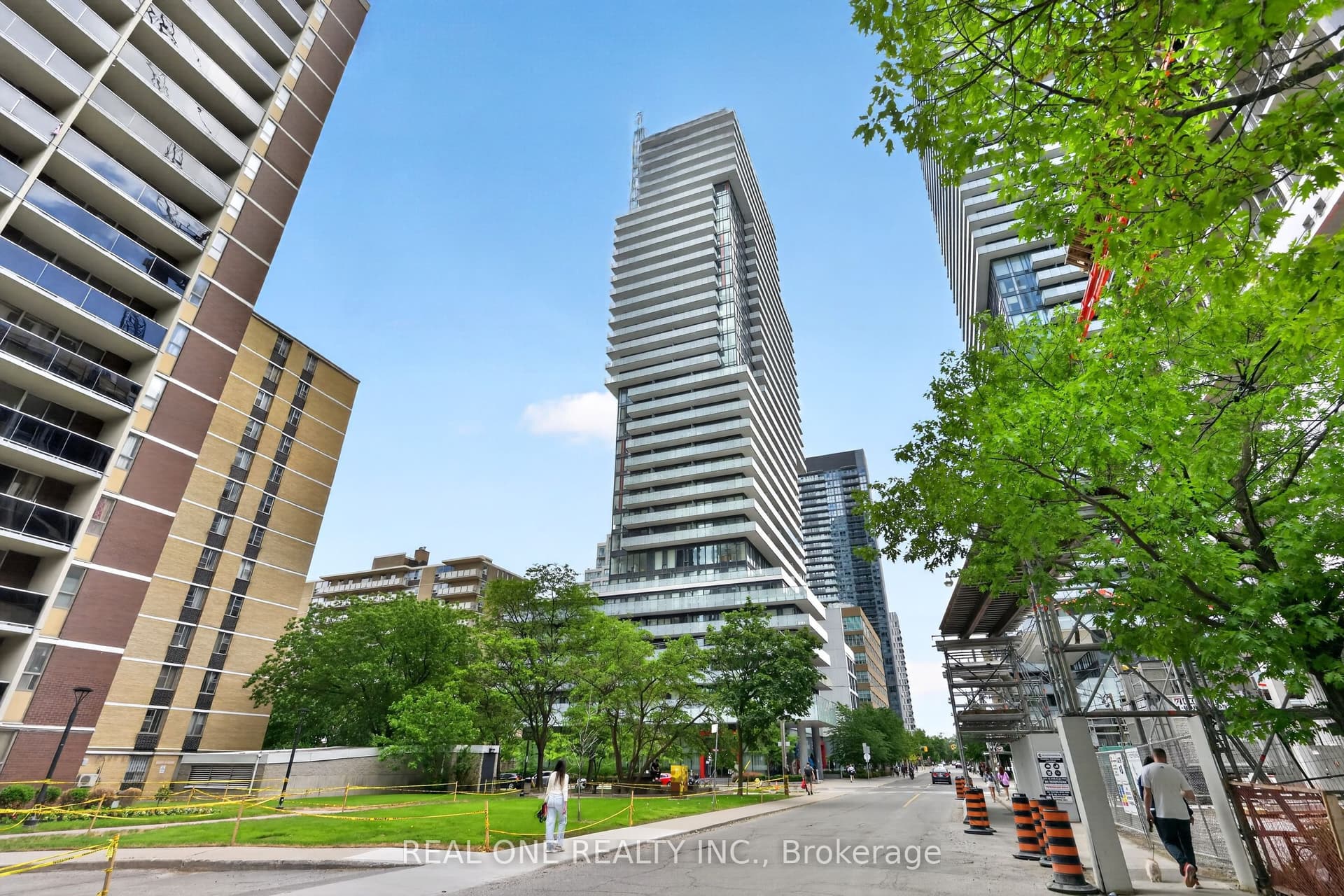 Roehampton Avenue 1906, Toronto, ON M4P 0C6