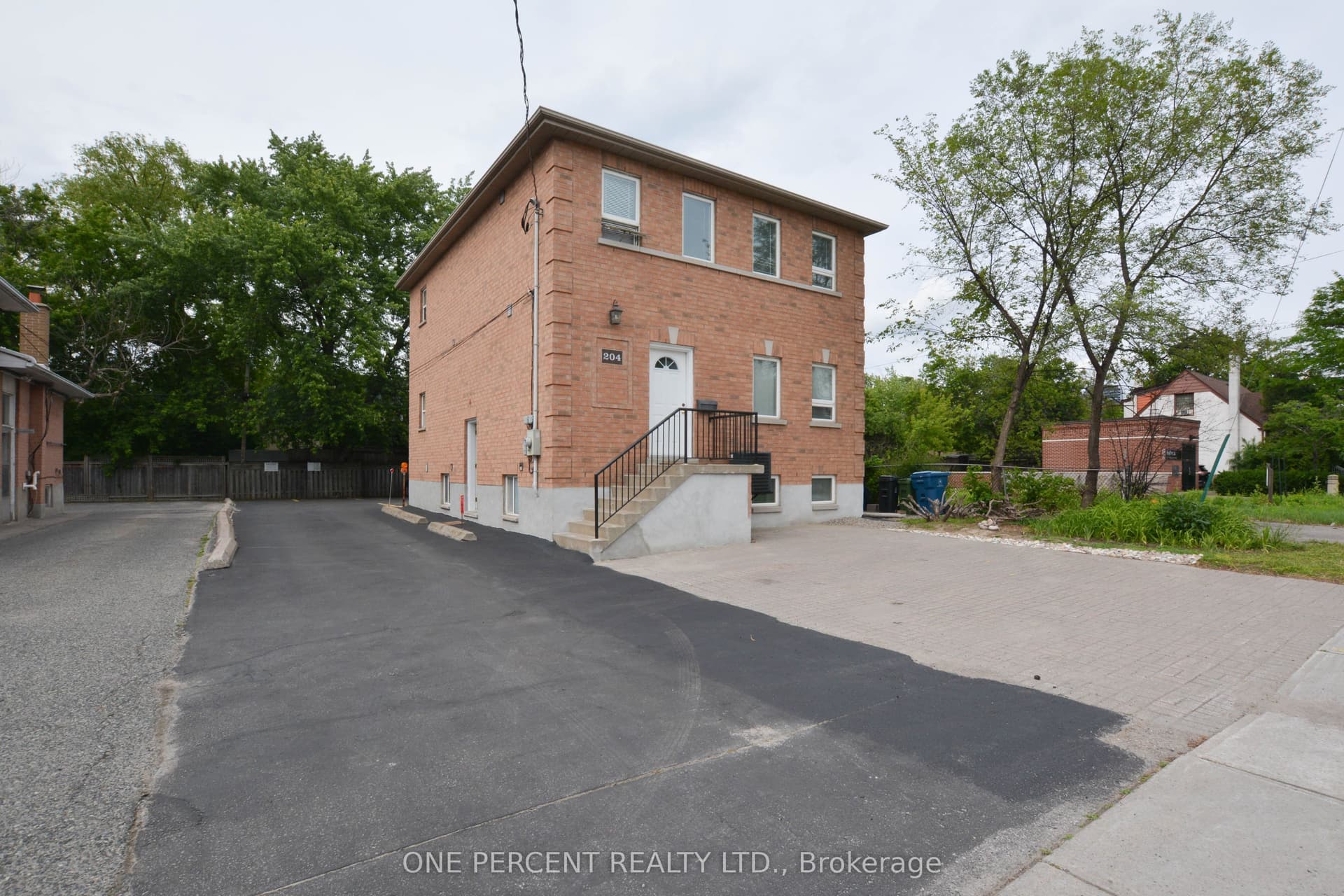 Sheppard Avenue W, Toronto, ON M2N 1N1