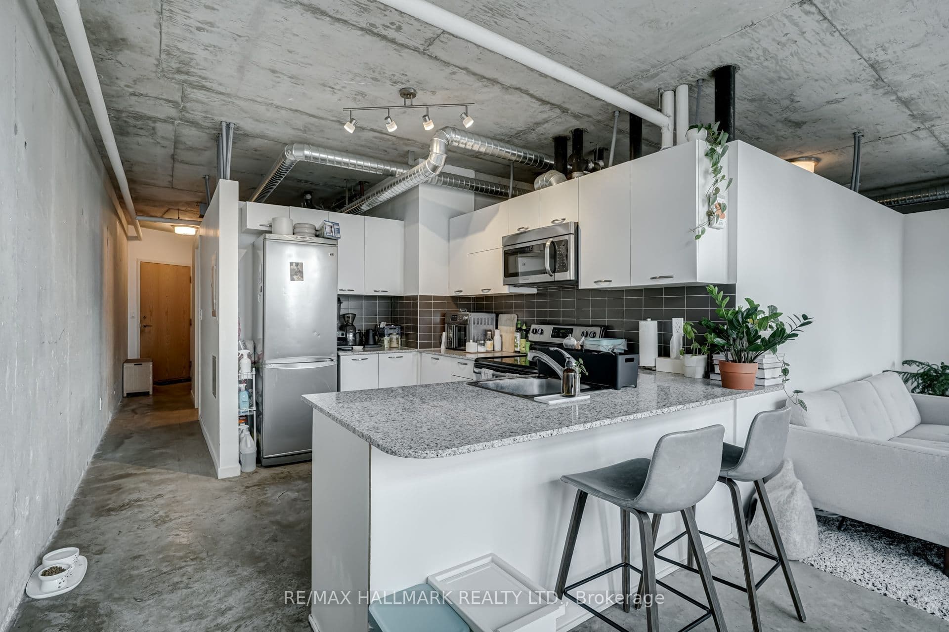 Sudbury Street 910, Toronto, ON M6J 3S8