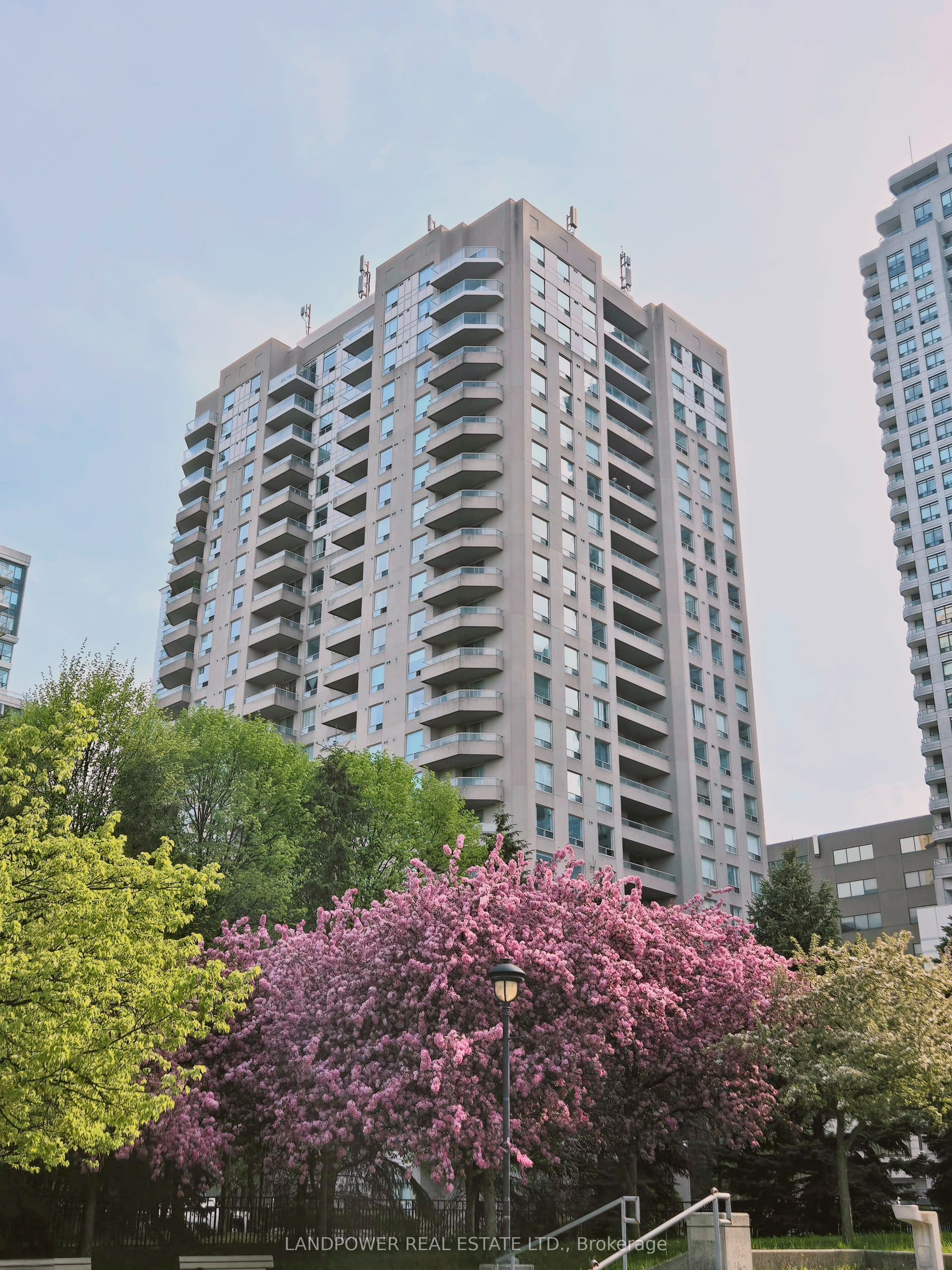 Hillcrest Avenue 2110, Toronto, ON M2N 6T5