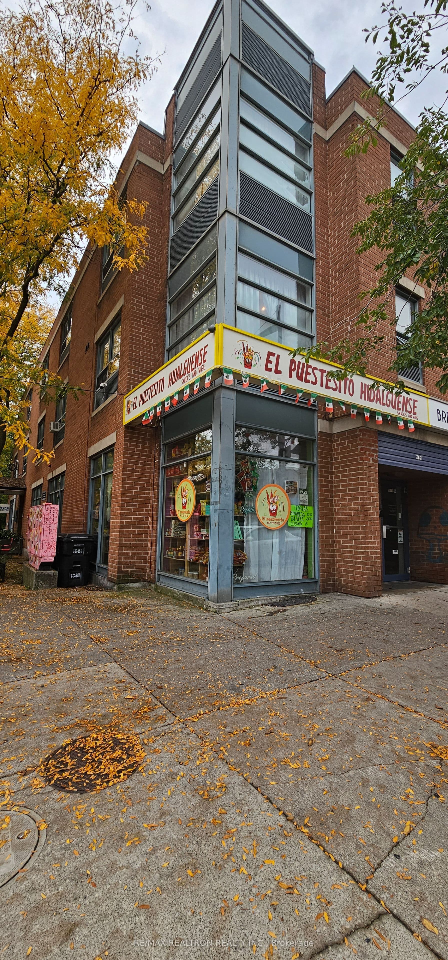 St Clair Avenue W, Toronto, ON M6E 1A8