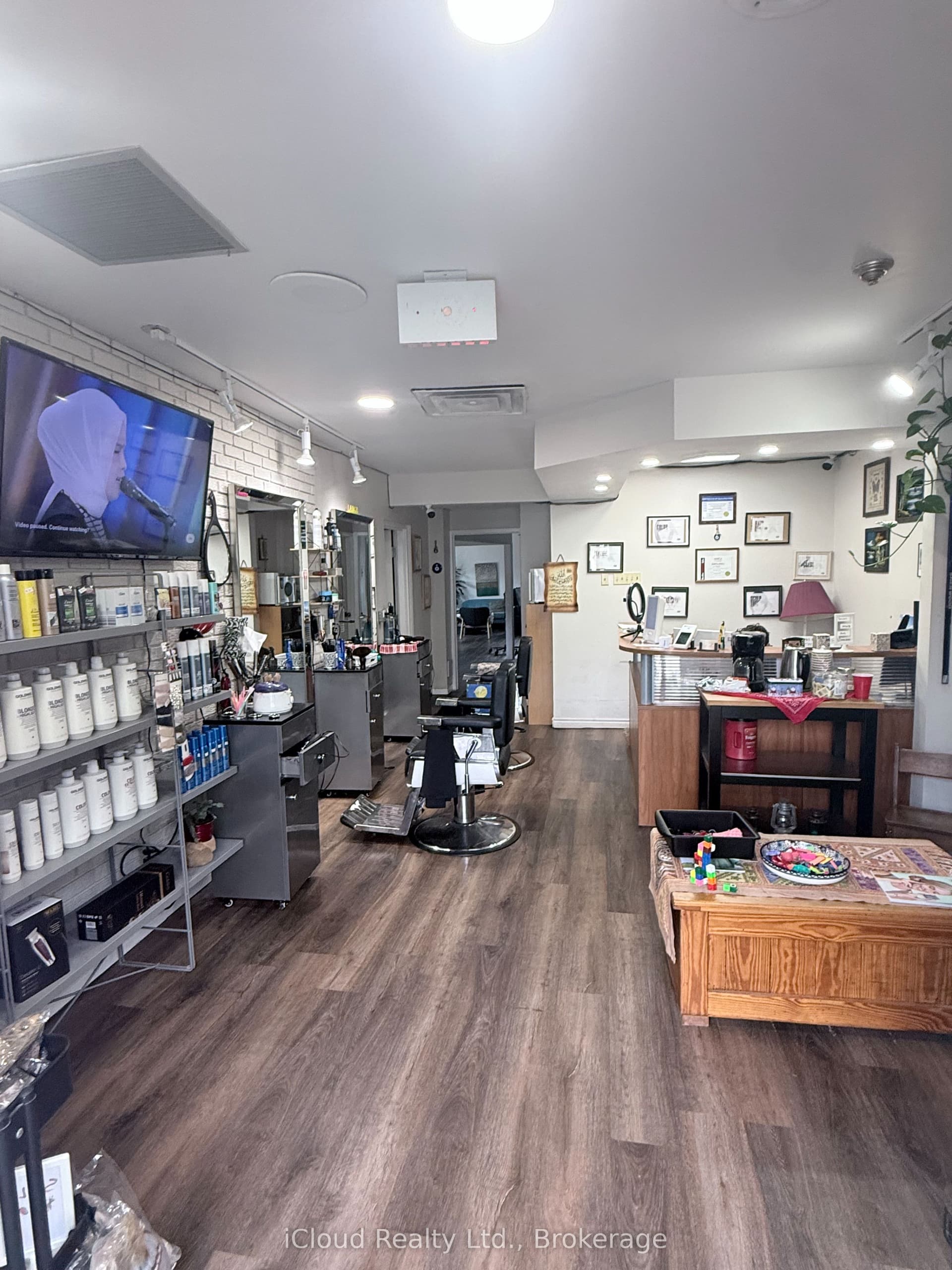 - 45 Caithness Street N, Haldimand, ON N3W 1L5