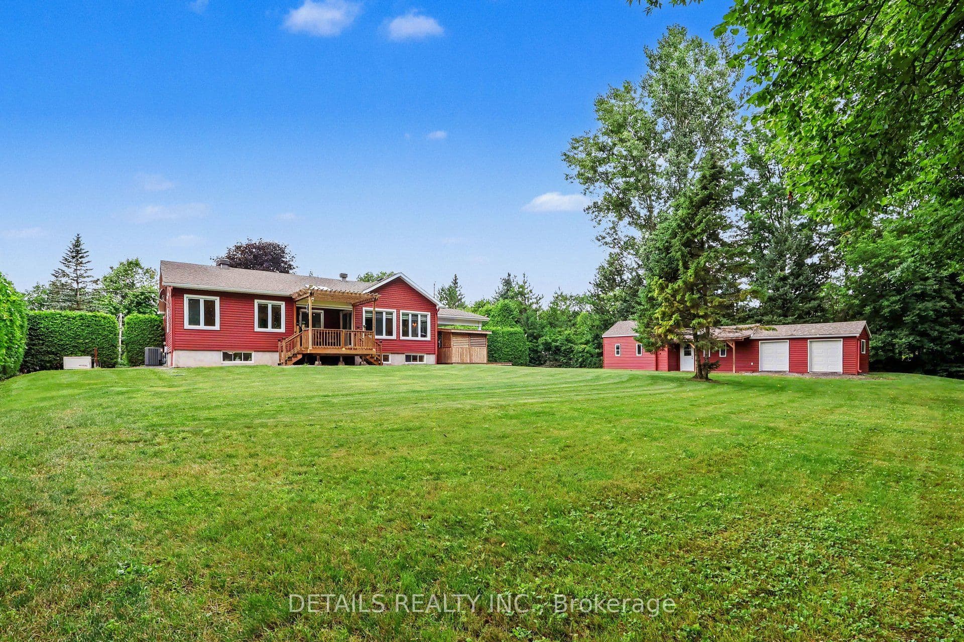 Clarence Court, Clarence-Rockland, ON K4K 1K7
