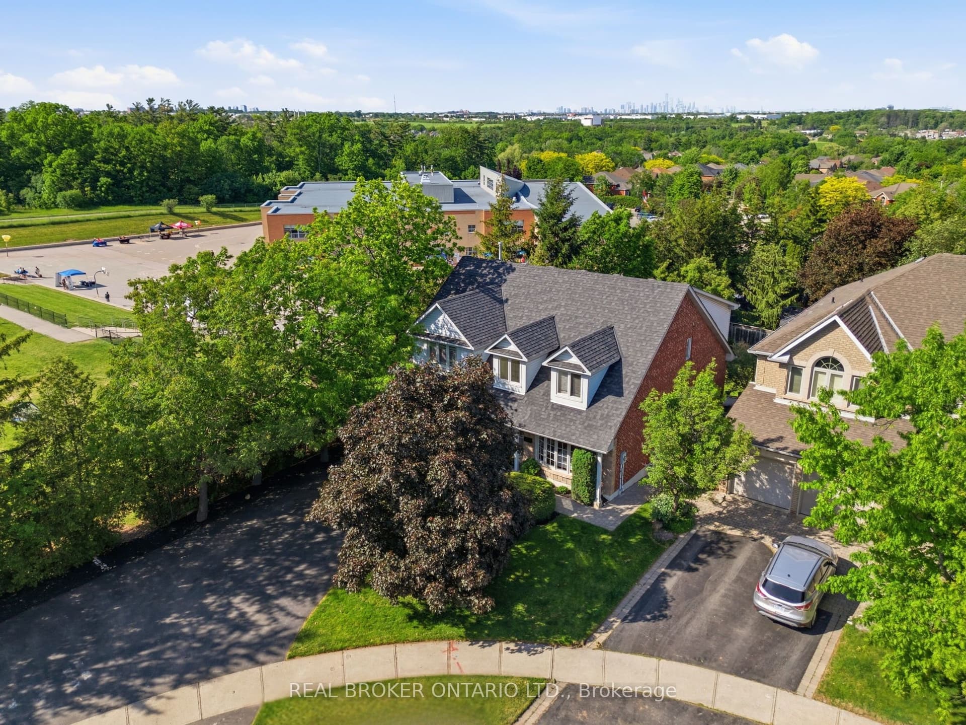Shaftesbury Court, Oakville, ON L6H 6C6