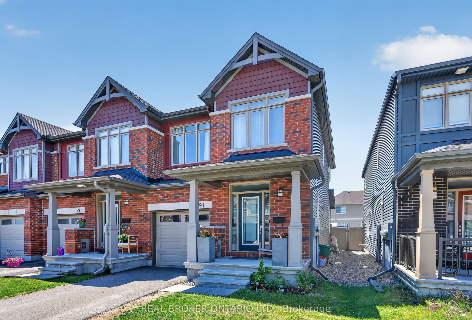 Chevron Place, Orleans - Convent Glen and Area, ON K1W 0L6