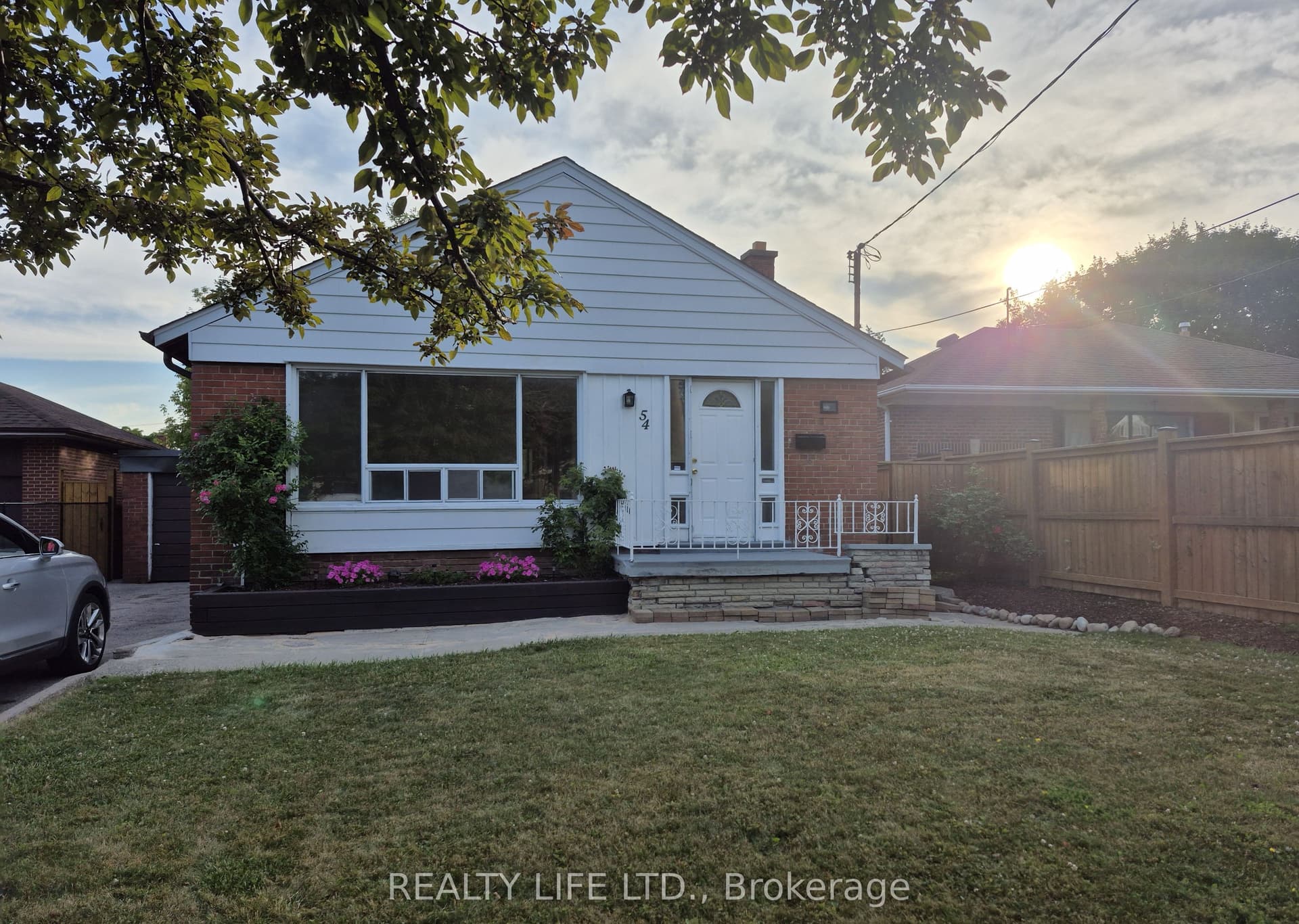 Garside Crescent, Toronto, ON M6M 2Z6