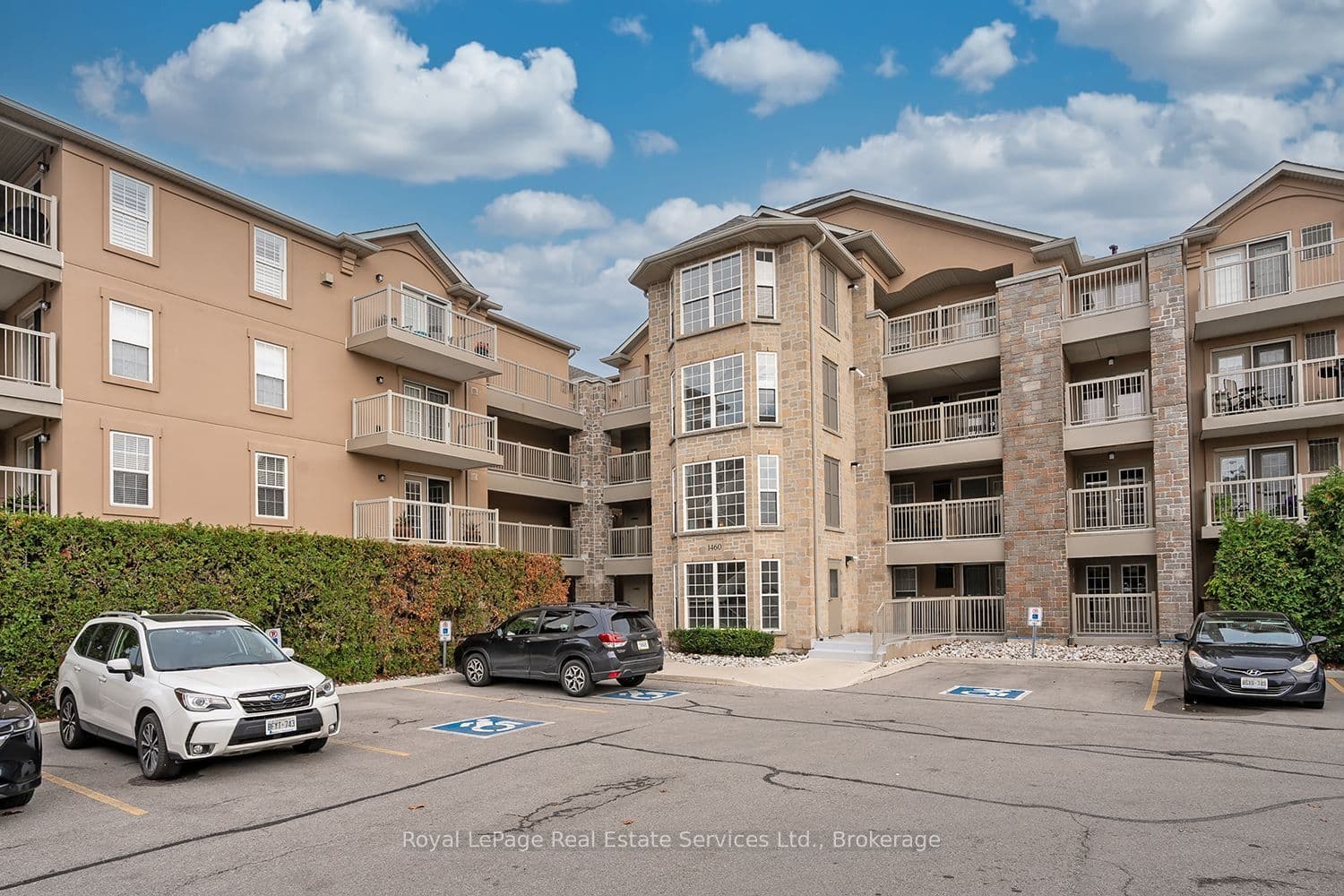 Bishops Gate 111, Oakville, ON L6M 4N5